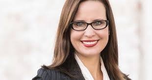 Amanda Sink's Instagram, Twitter & Facebook