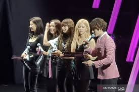 A video of rose blackpink thanks for making it😊. Kemarin Blackpink Temui Fans Indonesia Hingga Samsung Galaxy Terbaru Antara News