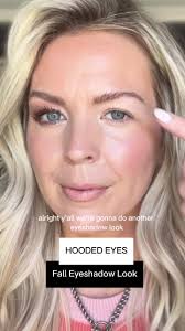 How about another hooded eyes look that is perfect for transitioning to  fall #hoodedeyes #hoodedeyesmakeup #hoodedeyes #eyemakeuptutorial  #eyemakeup #fallmakeup #mommakeup #seintmakeup ...