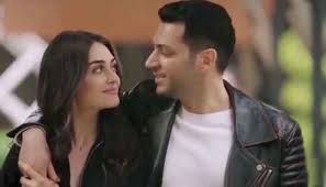 Bölümü izlemek için linkte tıklayın. Ertugrul Famed Esra Bilgic Sings Song During Romantic Walk With Ramo Co Star Murat Yildirim Video