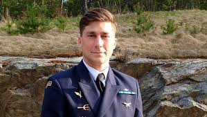 İsveç'in başkenti stockholm'de silahlı kuvvetler'de görev yapan 31 yaşındaki türk asıllı deniz komando subay deniz arda'nın kaybolduğu bildirildi. Isvec Te Turk Asilli Deniz Komando Subay Deniz Arda Nin Kayboldugu Bildirildi Dunya Haberleri