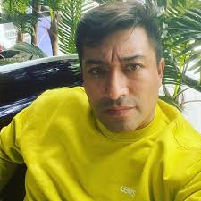 Now I gotta go to pornhub and type girl with no arms