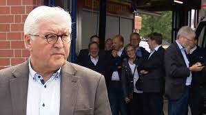 May 31, 2021 · wer lacht, wird rausgeschmissen. Laschet Lacht Bei Steinmeier Rede Und Entschuldigt Sich Br24