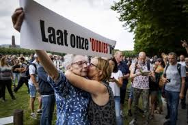 Na dat verbod verschenen afgelopen zondag toch betogers op het malieveld. Viruswaanzin Mag Niet Demonstreren In Den Haag De Limburger Mobile