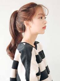 Rambut layer pendek sebahu dengan bagian bawah agak gelombang bisa menciptakan efek rambut yang lebih bouncydan. Gaya Rambut Ala Korea Agar Kamu Tampil Makin Stylish Hai Gadis