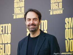 Il primo smetto quando voglio era veramente un bel film, fatto molto bene. I Cattivi Di Smetto Quando Voglio Ad Honorem Videointerviste A Neri Marcore E Luigi Lo Cascio