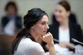 Jun 03, 2021 · верхняя палата парламента чешской республики с перевесом в один голос (26 сенаторов из 51. Isinbaeva Pomogaet Putinu Menyat Konstituciyu A Vy Znaete Kogda Ona Stala Ekspertom V Zakonah I Prave Olimpijskie Vidy Tokio 2020 Blogi Sports Ru