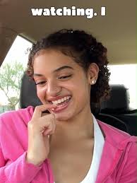 Michelle & Eva (@meekneek)