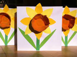 Mother's day is nearly here, which means that it is time to think about some diy mother's day gifts and cards. Daffodil Cards My Kid Craft