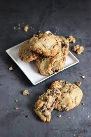 chunky walnuss chocolate chip cookies bake to the roots rezept lebensmittel essen backideen chocolate chip cookies