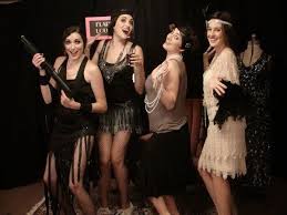 конкурсы на вечеринку в стиле чикаго 30 х годов Kostyumy Dlya Vecherinki Chikago Stilnye Pricheski Retro Vecherinka Retro