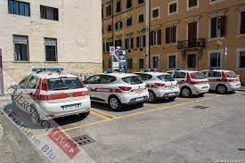 Il comune di livorno ha infatti aderito a municipium,un'applicazione, disponibile sia per ios che per andriod, che offre questo servizio a livello nazionale. Polizia Municipale Livorno Celebra I Suoi Agenti In Un Momento Di Riforma Fondamentale Emergency Live