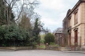 And 7:30 to 9:30 p.m. Historisches Wendel Verwaltungsgebaude In Hayange Eisernes Tor Realportico