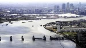 Now, a report from green party london assembly member caroline russell. Effect Of Flooding In London Without The Thames Barrier Daily Mail Online