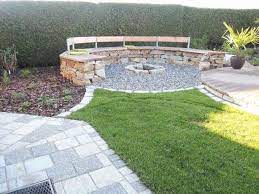Im frühling, sommer und sogar im herbst gehört das grillen im eigenen garten zu den beliebtesten möglichkeiten, den tag ausklingen zu lassen oder freunde und familie einzuladen. 10 Grillplatz Im Garten Feuerstelle Garten Grillplatz Im Garten Garten Gestalten