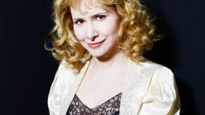 Nellie McKay brings witty jazz to World Records