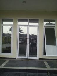 Cukup pasang kaca film rumah dengan merk yang sangat bagus terbaik di kelasnya, tolak panasnya tinggi, spesifikasinya sangat lengkap,ada warna riben hitam, oneway cermin, tinggal pilih mana yang cocok. Spesialis Stiker Kaca Sticker Kaca Film Menjual Dan Pasang Stiker Kaca Sticker Kaca Kaca Film Stiker Kaca Sandblas Stiker Kaca Motif Stiker K Gedung Kaca Rumah