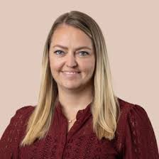 Jeg kan med stor glæde afsløre, at jeg har bestået den endelige  revisoreksamen og kan snart kalde mig for statsautoriseret revisor 👔 Et  ubetinget tak går til min bedre halvdel og hustru,