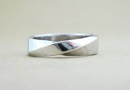 Mobius Wedding Band 5 5mm Mobius Wedding Band Mens Wedding Etsy Mens Wedding Bands White Gold Wedding Bands Elegant Wedding Rings
