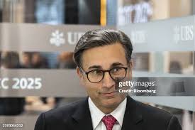 15 Photos & High Res Pictures