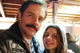 Cuando yo tomo el asunto llega ginny diciendo que viene recomendada y lo primero que me dice, 'no tengo un solo peso para pagar honorarios, entonces tomo el asunto pro bono. Ozymnywreokcum