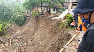 Sebut saja negara jepang yang menyesuaikan bentuk bangunannya agar tahan terhadap bencana gempa. 5 Fakta Terkait Bencana Alam Tanah Longsor Di Nganjuk News Liputan6 Com