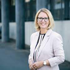 Ve el perfil completo en linkedin y descubre los contactos y empleos de claudia en empresas similares. Claudia Martin Home Facebook
