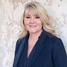 Jennifer Buckner's Instagram, Twitter & Facebook