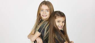 Karina y marina es el canal de youtube de karina, y en él parodia a dos hermanas gemelas que no se soportan: Atencion Padres Las Ratitas Publican Su Primer Libro Y Con El Puedes Conseguir Que Tus Hijos Lean Actualidad Los40