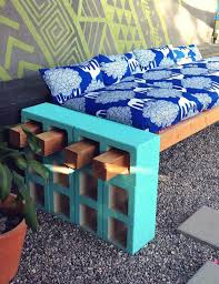 Cinderblock And Wood Outdoor Seating Diy Diy Outdoor Seating Easy Backyard Diy Easy Backyard