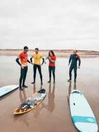 La grande plage de sable blanc de la pointe de la torche est un espace protégé qu'il faut préserver. Tester Le Surf A La Torche Cours De Surf Surf Planche De Surf