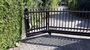 Finde jetzt schnell die besten angebote für garten schiebetor rolltor auf focus online kleinanzeigen. Schiebetor Mit Integrierter Pforte Alcatraz Zaunanlagen