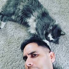 Según se informa, la serie 'BOOSTER GOLD' está todavía en desarrollo, con  Kumail Nanjiani posiblemente unido al papel principal.