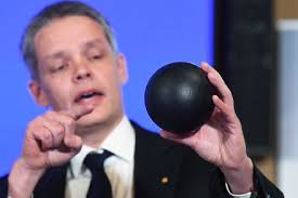 David Haviland L-r Podium Member Nobel Foto de stock de contenido editorial 