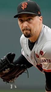 Snell strikes out 9, Giants beat Royals 2-0 to complete sweep