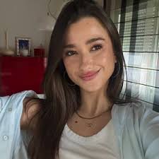 Carla Serrano (@carlaaserrano)