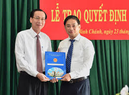 Từ ngày mai, ubnd quận 7 dừng hoạt động bộ phận một cửa, không tiếp nhận tài liệu, giấy tờ, văn bản trực tiếp, chỉ giải quyết hồ sơ trực tuyến. Ubnd Tp Hcm Phe Chuáº©n Nhan Sá»± Lanh Ä'áº¡o Táº¡i Quáº­n 4 Va Huyá»‡n Binh Chanh Bao NgÆ°á»i Lao Ä'á»™ng