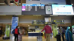 Aeroportul otopeni are un nou terminal de plecari din 6 noiembrie compania naţională aeroporturi bucureşti va inaugura in 6 noiembrie 2012 noul terminal de plecări al aeroportului internaţional henri coandă, investiţie care depăşeşte 50 de milioane de euro, a anunţat, astăzi, directorul de comunicare al companiei, valentin iordache. Www Antena3 Ro Thumbs Amp 2021 03 31 Centru Tes