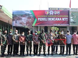 Dandim 1627/rote ndao hadiri langsung peringatan hani tahun 2021. Forkopimda Kabupaten Tulungagung Bersama Masyarakat Peduli Bencana Alam Di Nusa Tenggara Timur Ntt Kaki Kaki Rakyat