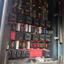 Also have engine brake, parking brake, retarder indicators and trip distance and engine time. 2016 Kenworth T680 Fuse Panel Diagram Kenworth T680 Fuse Box Wiring Diagram Options Please Trend Please Trend Studiopyxis It I M Trying To Find The Fuse That Links To One Of