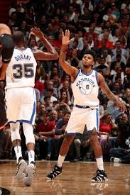 Kevin durant is 1 of 2 players in nba history with 25+ career ppg and a true shooting. Kevin Durant Exchanges A High Five With Teammate Nick Young Of The Golden State Warriors During Th Golden State Warriors Golden State Warriors Pictures Warrior
