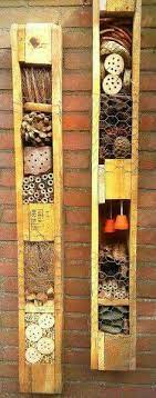 Pieds De Palette Pour Un Hotel A Insectes Wm Insect Hotel Bird Houses Diy Garden Projects