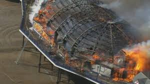 East sussex fire and rescue service crews are at eastbourne pier is not the first pier to suffer from a blaze. Eastbourne Pier Beruhmte Seebrucke In England Brennt Der Spiegel