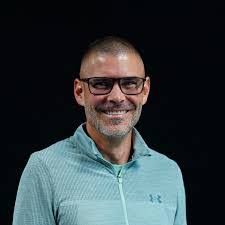 Loren Mott's Instagram, Twitter & Facebook