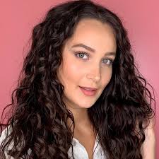 Kendinden büyük olan sevgilisi ünlü isim olduğu da öğrenildi. Gulsim Ilhan Ali Gonul Dagi Dizisi Dilek Kimdir Kac Yasinda Nereli Boyu Ve Kilosu Biyografi Sitesi