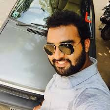 Which city to stay in for temple and town visits in Tamil Nadu?