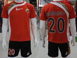 Penyerang persija jakarta, marko simic, memakai jersey terbaru untuk musim liga 1 2019. Persija Jakarta 2011 2012 Home