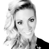 Larissa Miles's Instagram, Twitter & Facebook