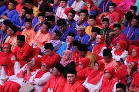 Majlis perasmian perhimpunan agung umno 2018 bermula dengan upacara menaikkan bendera parti, sang saka bangsa oleh. Perhimpunan Agung Umno Tetap Meriah Sarawakvoice Com