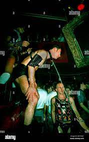 París, Francia - espectáculo erótico escénico Sado-Masoquismo Gay Hombre  Fetiche Sexo Show en Le Queen Gay Nightclub Fotografía de stock - Alamy
